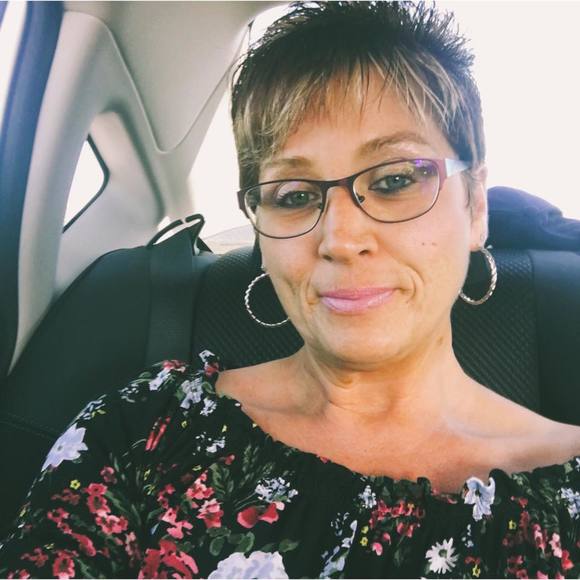 Meet your Posher, Chrissy - Picture 2 of 2